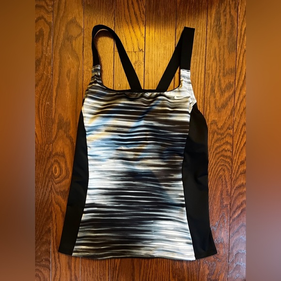 Nike Women's Black and Gray Swimsuit Tankini Top Size Medium - Picture 2 of 5